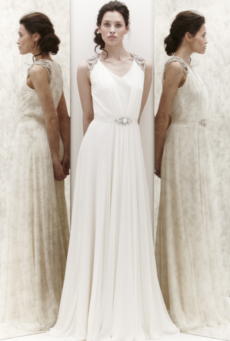 Нежно падаща булчинска рокля с камъни по презрамките Jenny Packham 2013