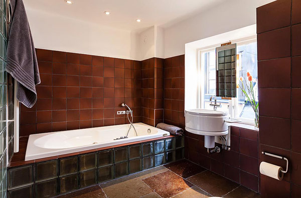 Двуетажен апартамент в Стокхолм - баня с вана