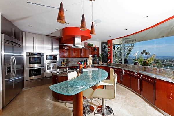 ИЗключителна резиденция - кухня в ярки цветове