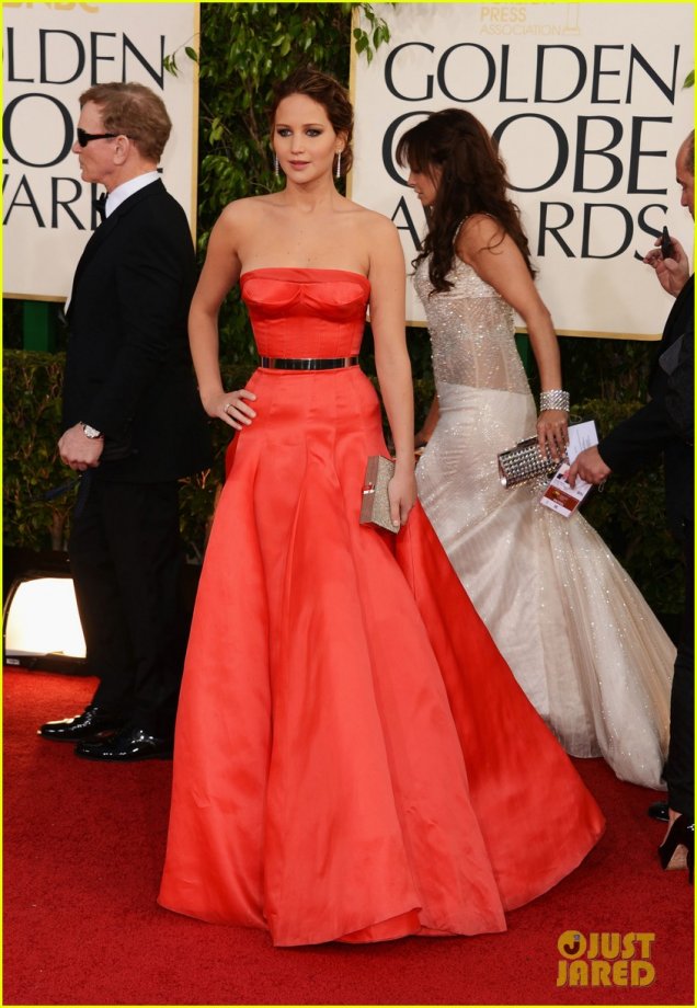 Дженифър Лоурънс в червена рокля Dior Haute Couture