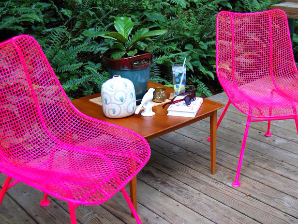 Метални градински мебели в розово