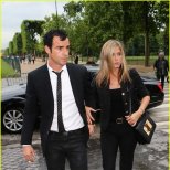 jennifer-aniston-justin-theroux-eiffel-tower-01.jpg