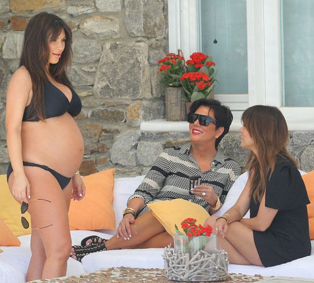 Ким Кардашиян бременна с приятелки
