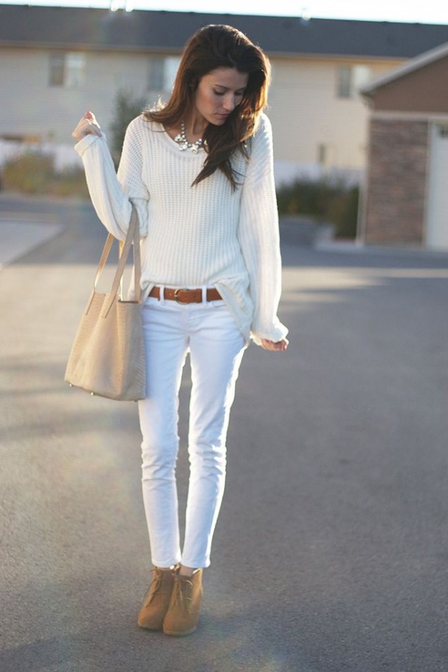 Бял пуловер с бели панталони за есен 2015