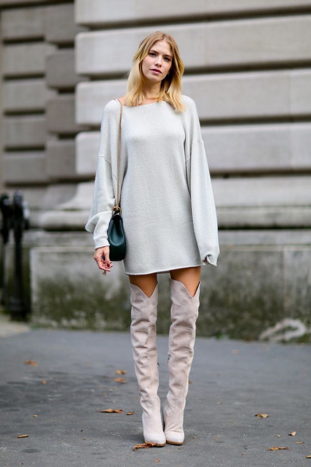 Велурени чизми комбинирани с широк пуловер тип туника