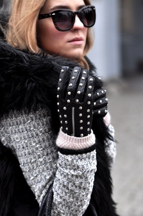 Модерни кожени ръкавици с капси