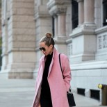 Дълго и стипно розово палто