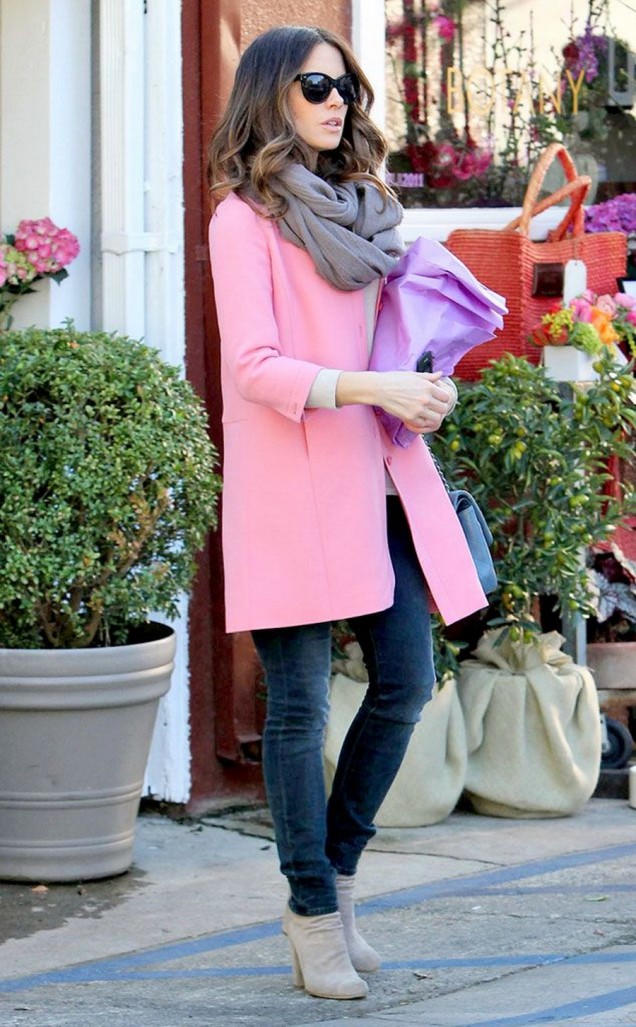 Модерна зима с розово палто