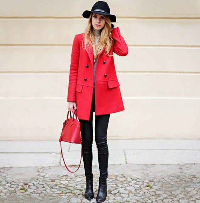 Червено късо палто