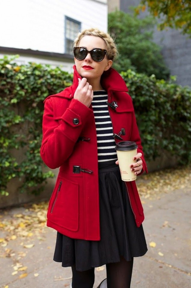 Модерно червено късо палто