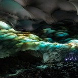 пещера с лед в близост до вулкана Мутновски, Русия 2
