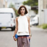 Стилен широк цветен панталон комбиниран с бял топ пролет 2016