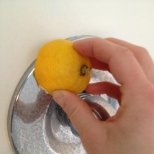 Използвайте лимон за хромирани повърхности.