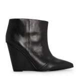 Елегантни кожени боти