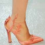 Стилни оранжеви обувки на ток