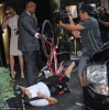 Велосипедист блъсна жестоко Никол Кидман-снимки от инцидента