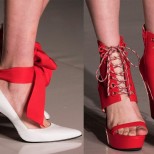 червени с връзки обувки